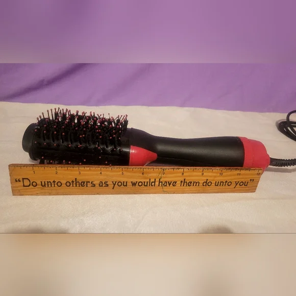 Multifunctional hot air brush designed to dry and style hair simutaneously - Picture 6 of 6